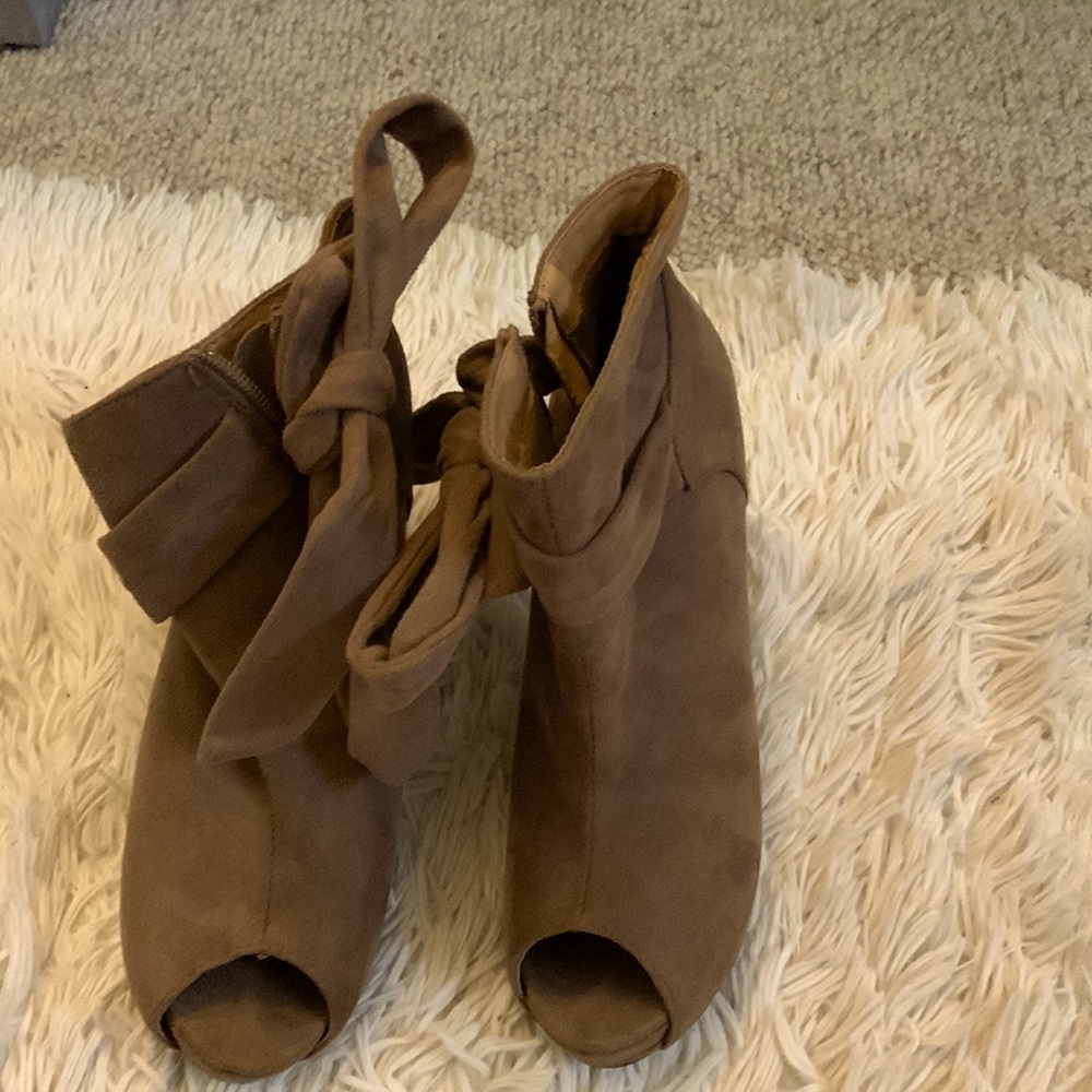 Heel boots